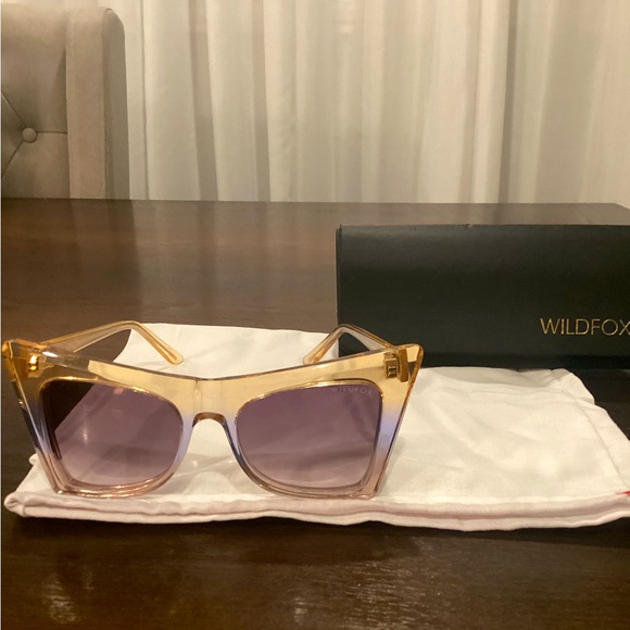 WILDFOX COUTURE CATEYE Sunglasses w/ original box main image 5